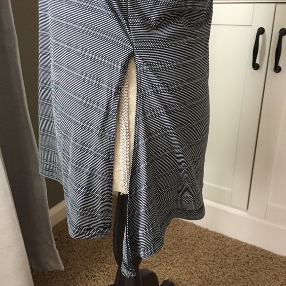 Athleta workout split side tank - Picture 3 of 4